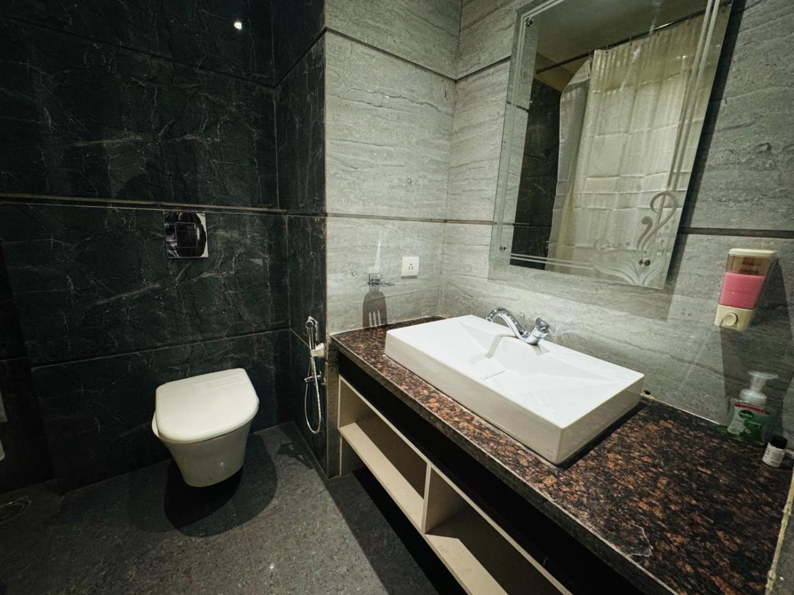 The Pearl Hotel Sirsa Buitenkant foto