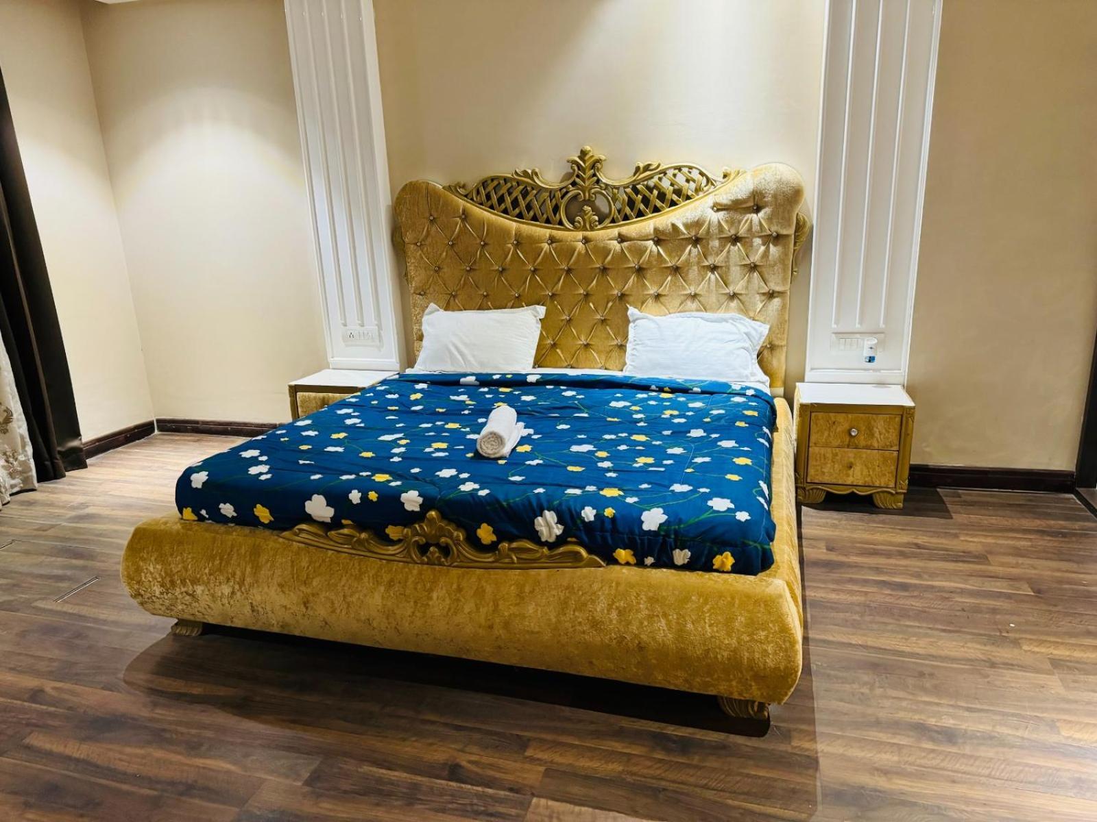 The Pearl Hotel Sirsa Buitenkant foto