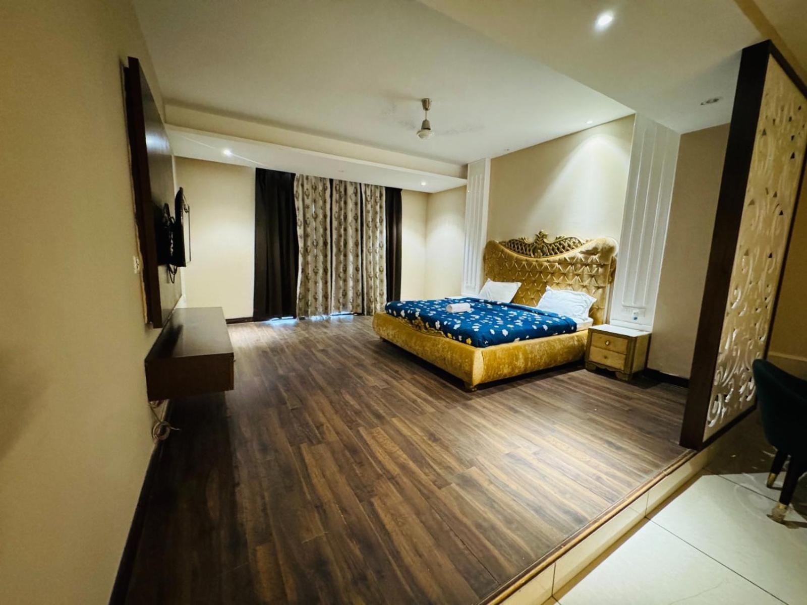 The Pearl Hotel Sirsa Buitenkant foto
