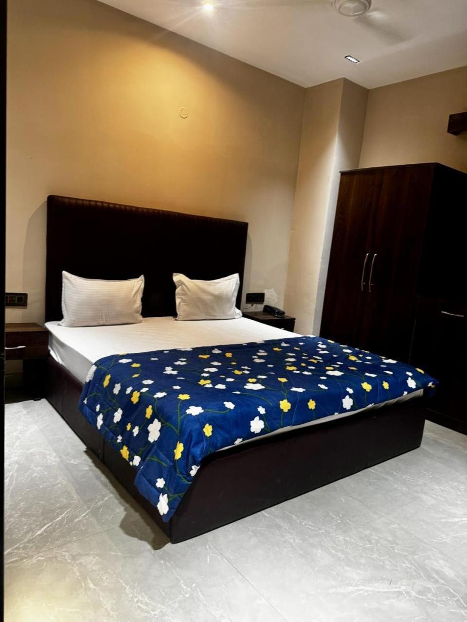 The Pearl Hotel Sirsa Buitenkant foto