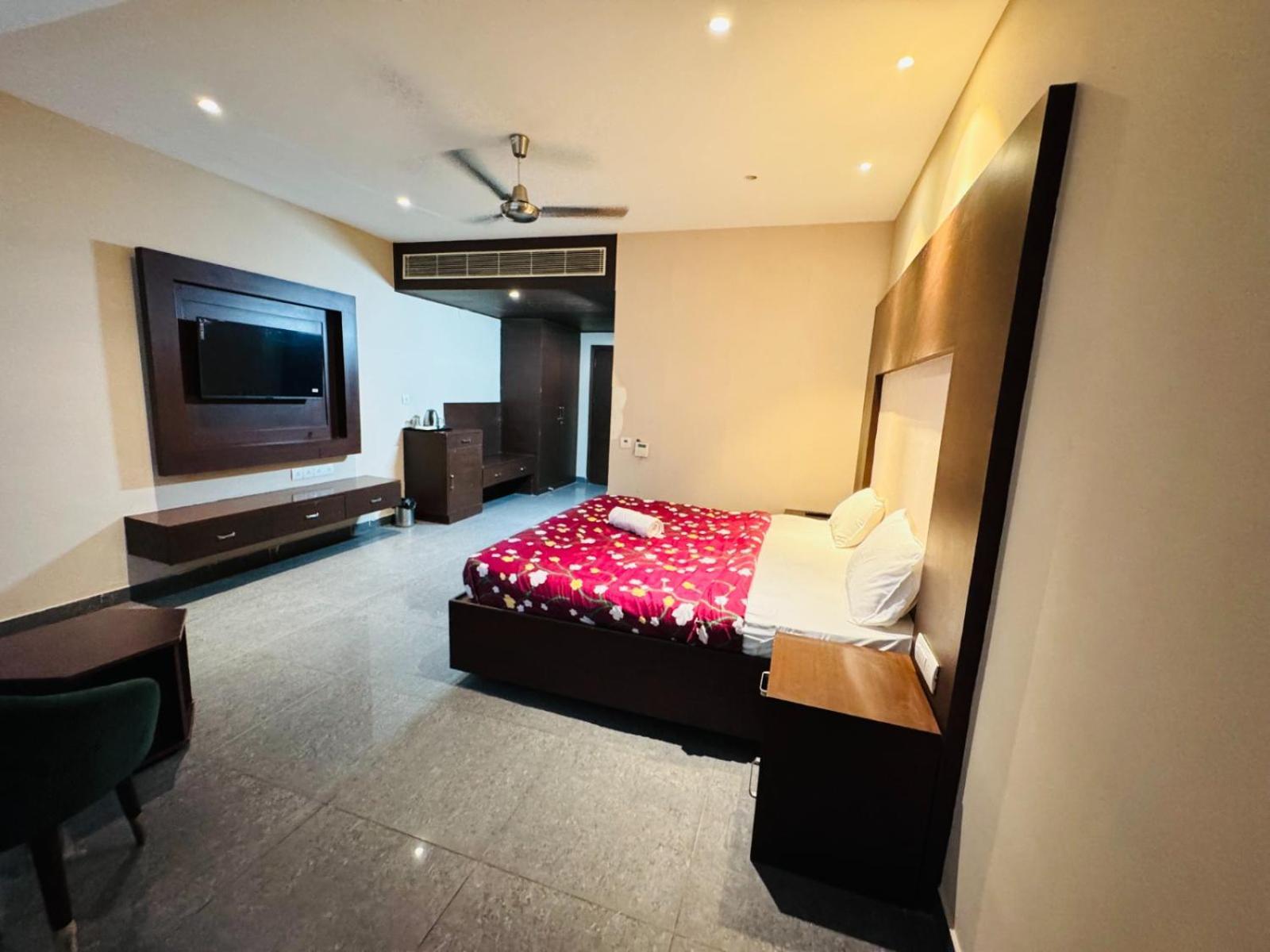 The Pearl Hotel Sirsa Buitenkant foto