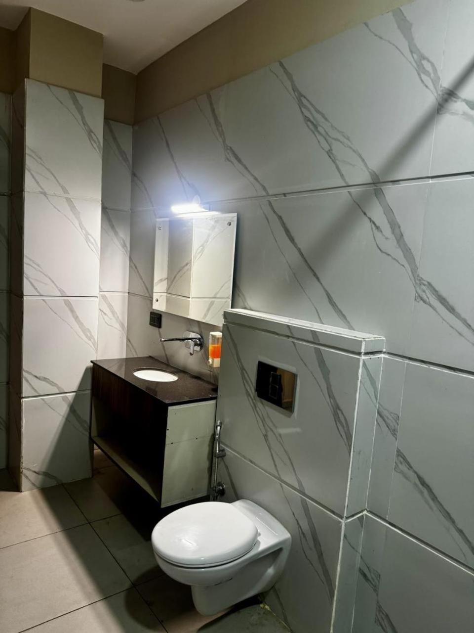 The Pearl Hotel Sirsa Buitenkant foto