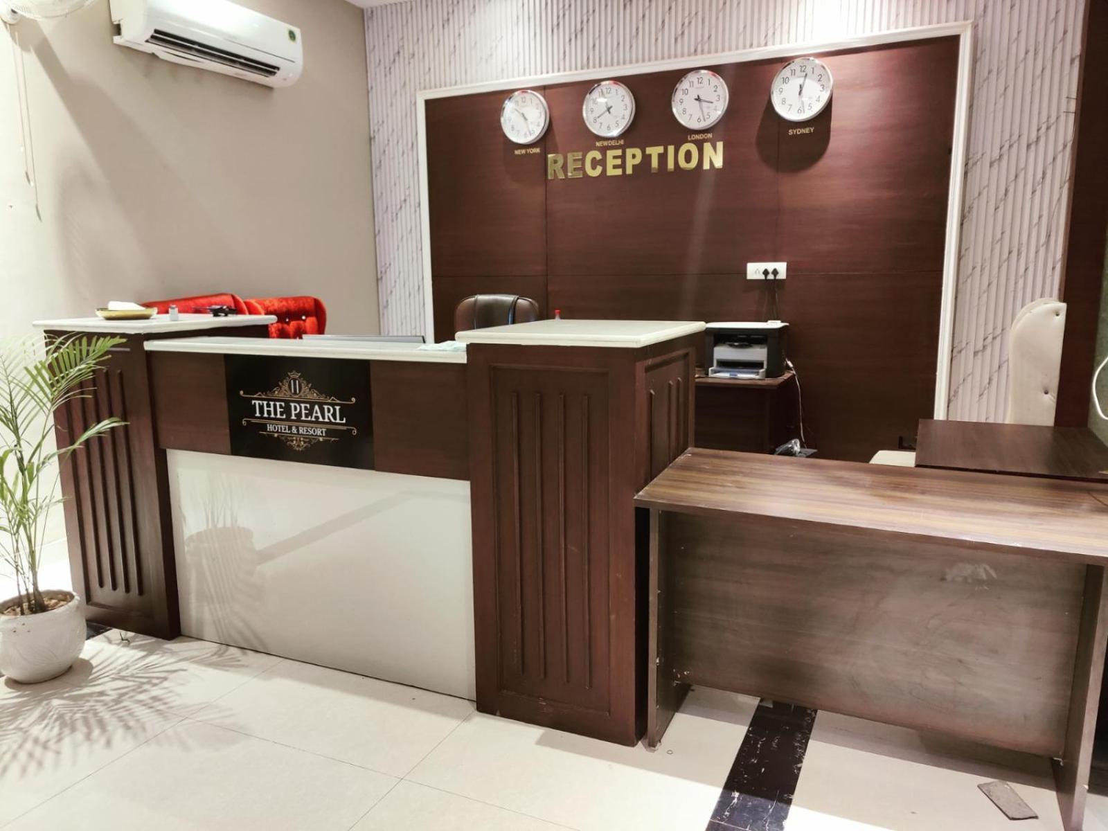 The Pearl Hotel Sirsa Buitenkant foto